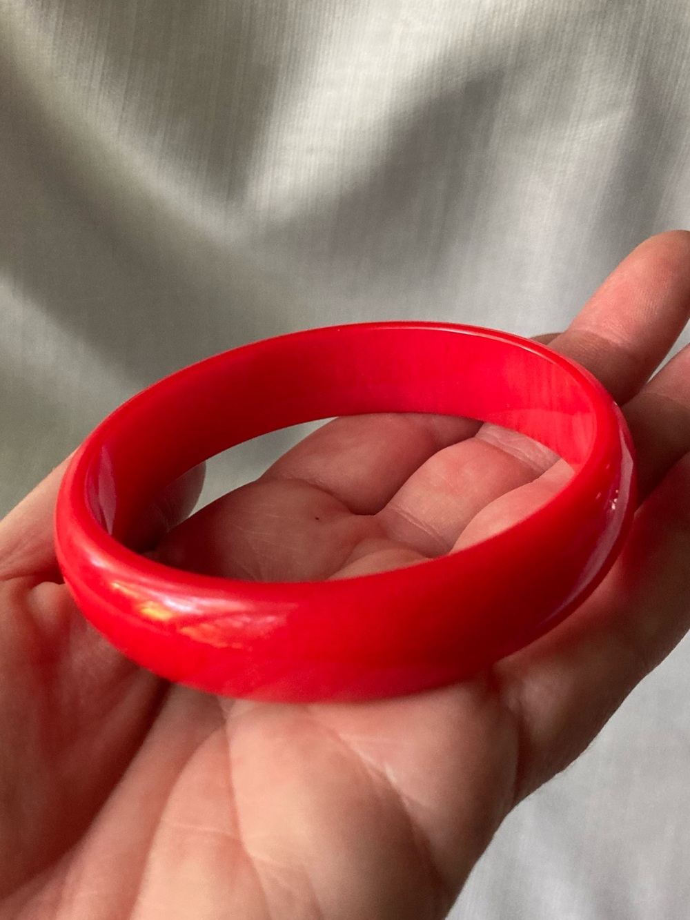 Vintage Cherry Red Marbled Bakelite Bangle Bracelet!
